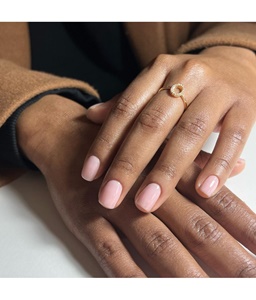 Minimalist Nails
