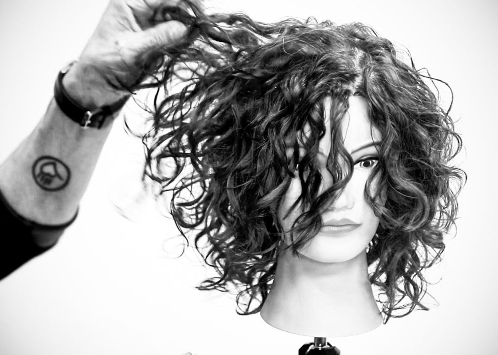 ch-how-to-use-a-diffuser-to-enhance-curl-and-volume